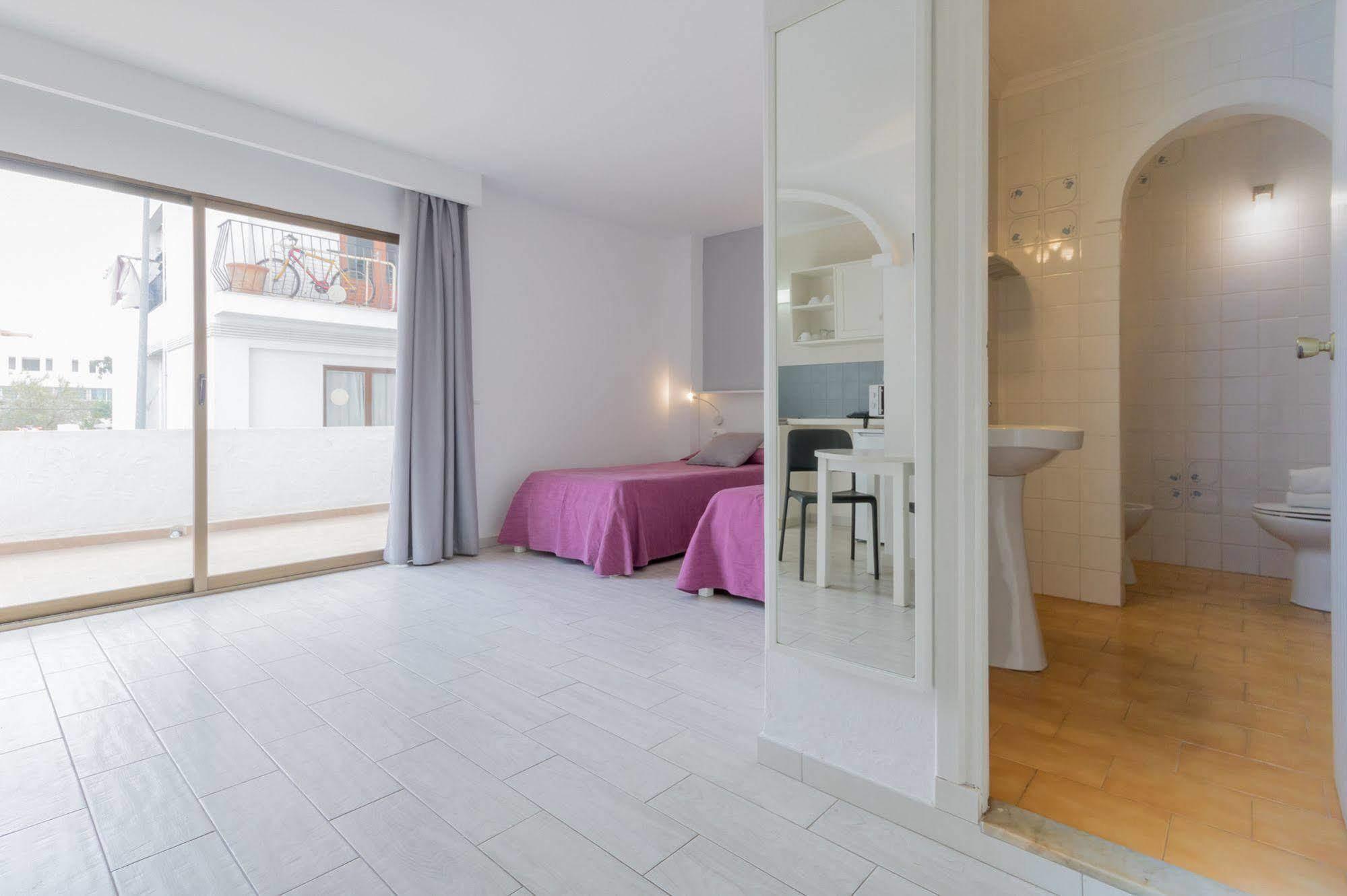 Apartamentos Orosol 2 By Typic Hotels Sant Antoni de Portmany Dış mekan fotoğraf
