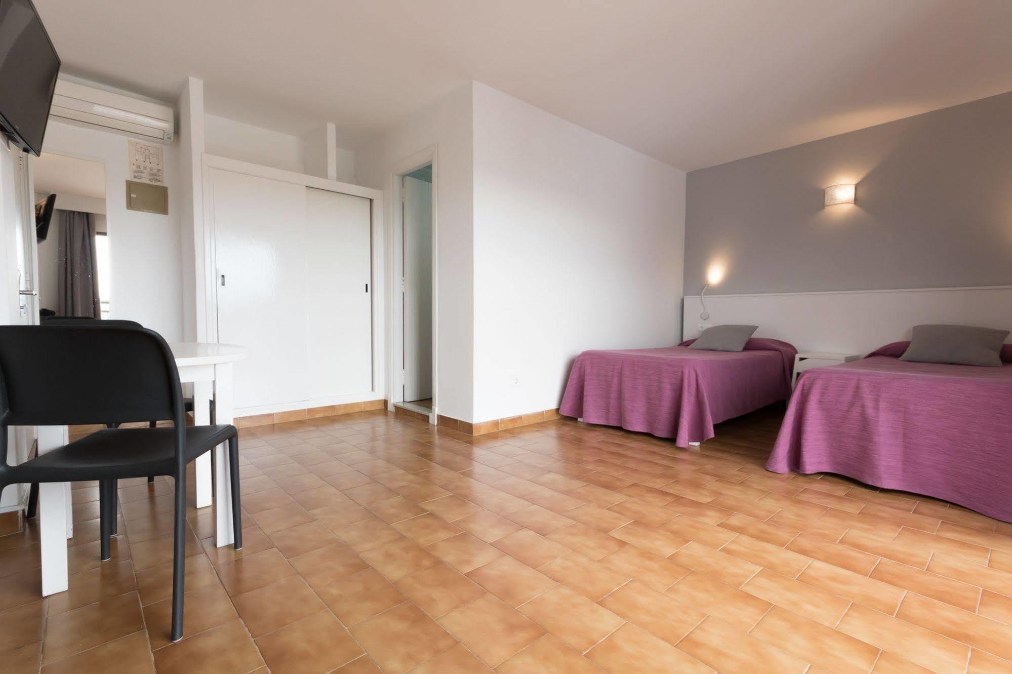 Apartamentos Orosol 2 By Typic Hotels Sant Antoni de Portmany Dış mekan fotoğraf