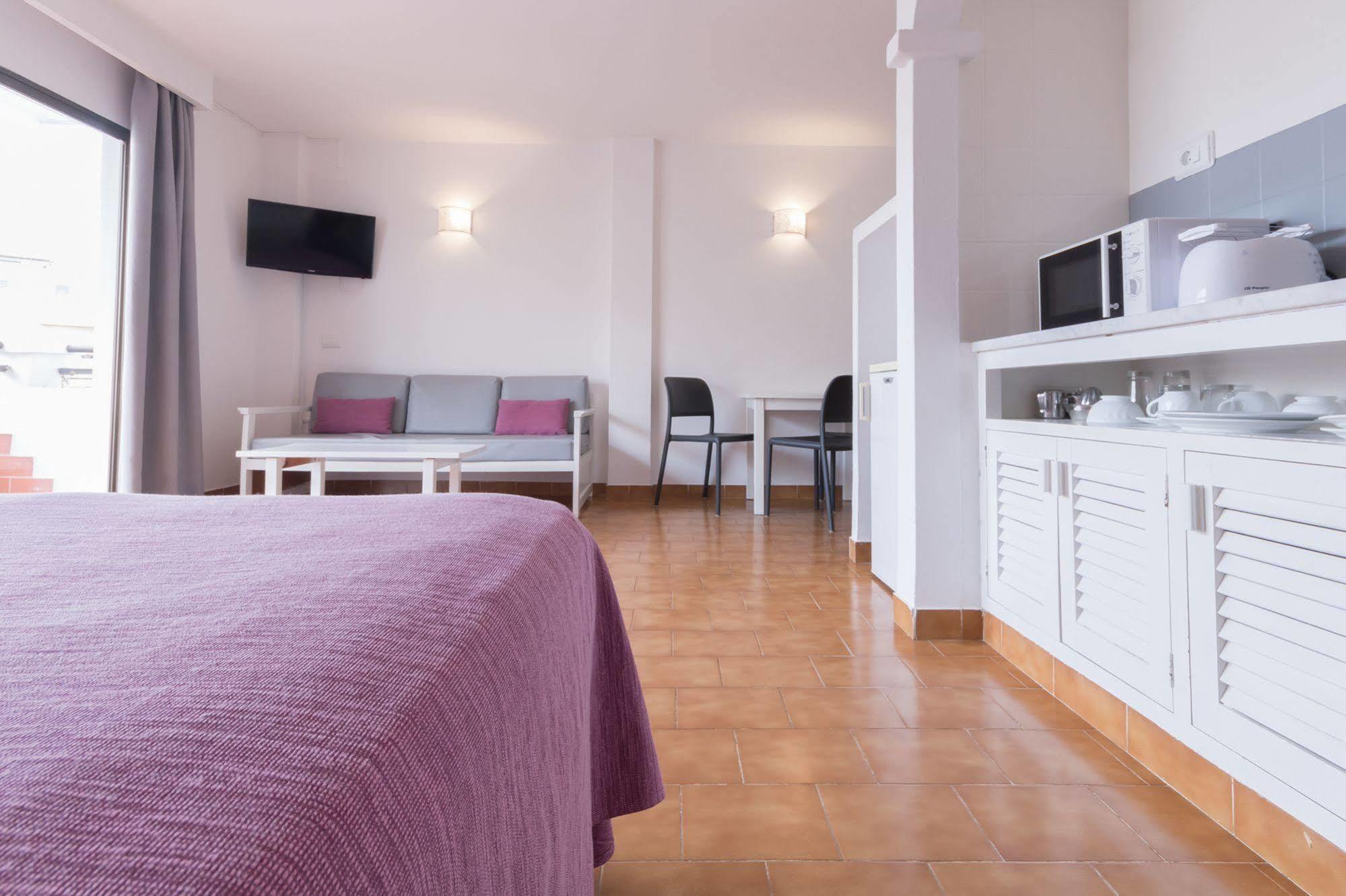 Apartamentos Orosol 2 By Typic Hotels Sant Antoni de Portmany Dış mekan fotoğraf